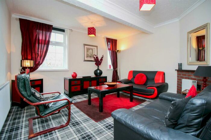 3 Bedroom Apartment To Rent In Seymour Court, Islington Row Middleway, B15