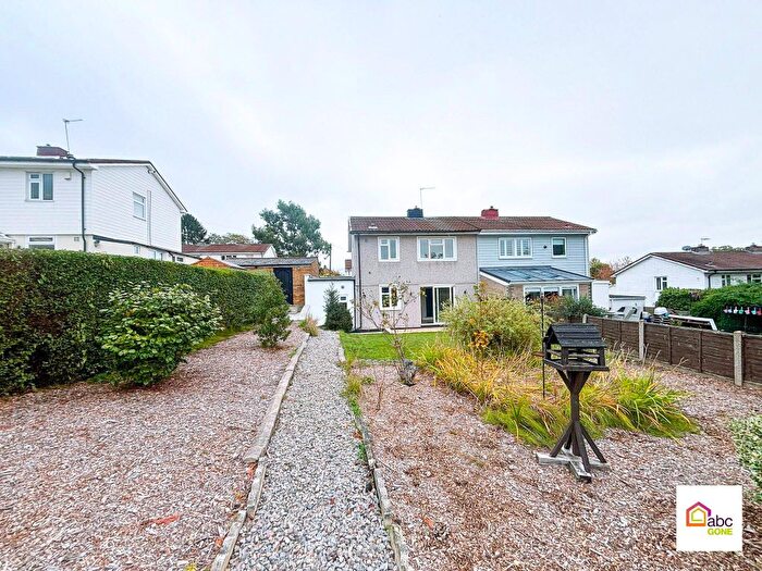 4 Bedroom Semi-detached House For Sale In Western Avenue, Epping, CM16
