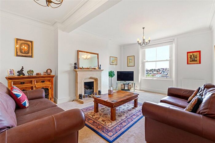 2 Bedroom Flat For Sale In Auckland Road, SW11