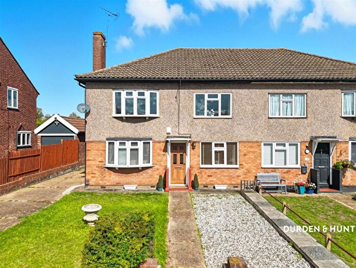 2 Bedroom Maisonette For Sale In Wych Elm Road, Hornchurch, RM11
