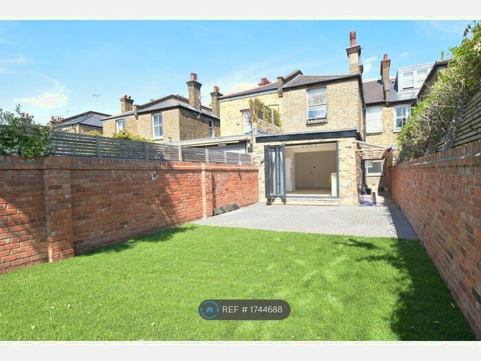 3 Bedroom Flat To Rent In Highlever Road, London, W10