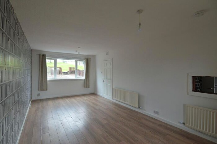 3 Bedroom Semi-Detached House To Rent In West Torbain, Kirkcaldy, KY2