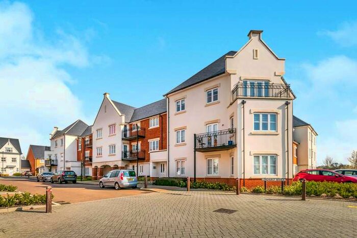 2 Bedroom Flat To Rent In Highwood House, Longhurst Avenue, RH12