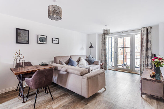 1 Bedroom Apartment To Rent In Ref: Km - Webber Street, Westvale Park, RH6