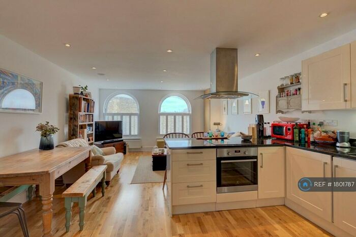 2 Bedroom Flat To Rent In Lavender Hill, London, SW11