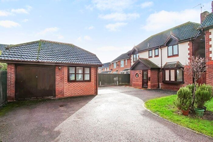 4 Bedroom Detached House For Sale In Woburn Close, Banbury, OX16