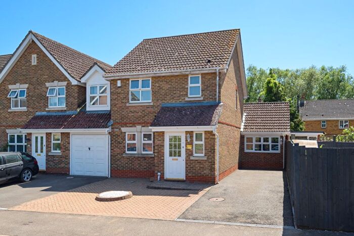 3 Bedroom Semi Detached House For Sale In Christopher Bushell Way, Kennington, TN24