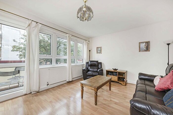 2 Bedroom Flat To Rent In Abbots Manor, London, SW1V