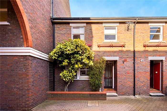 3 Bedroom Terraced House To Rent In Lockesfield Place, Isle Of Dogs, London, E14