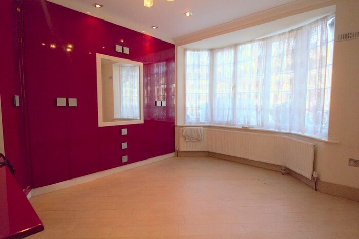 5 Bedroom Detached House To Rent In Pinner Park Gardens, Harrow, HA2