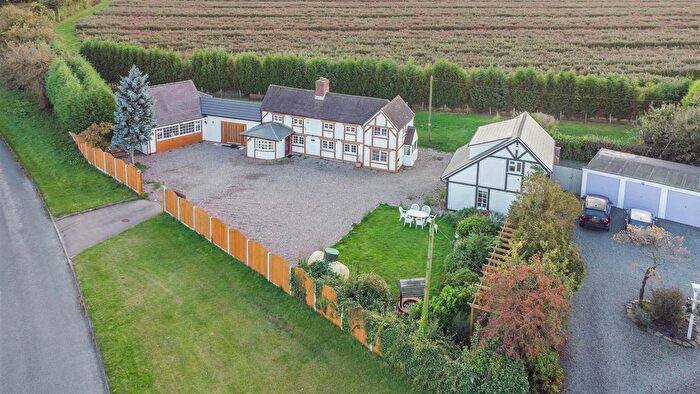 4 Bedroom Detached House For Sale In Lichfield Road, Armitage, WS15