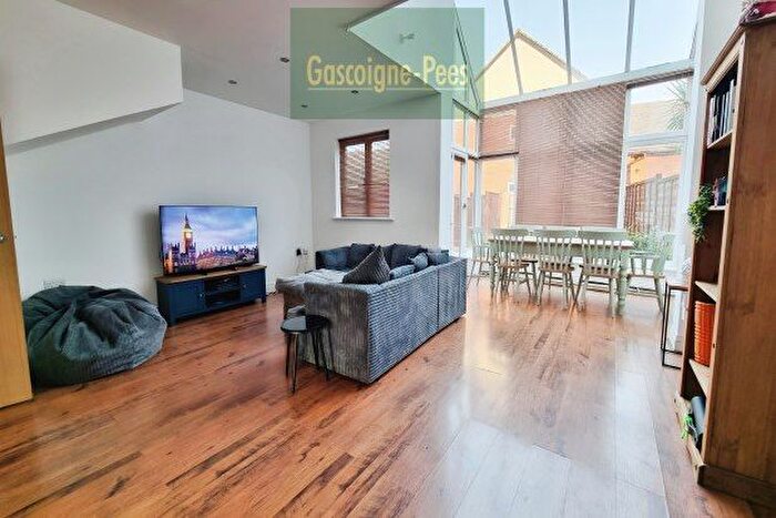 3 Bedroom Property To Rent In Henderson Avenue, Guildford, GU2