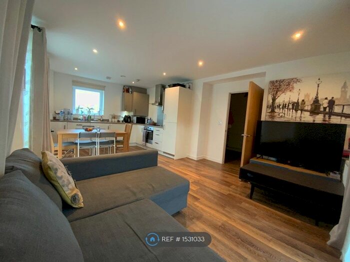 1 Bedroom Flat To Rent In Curlew Street, London, SE18