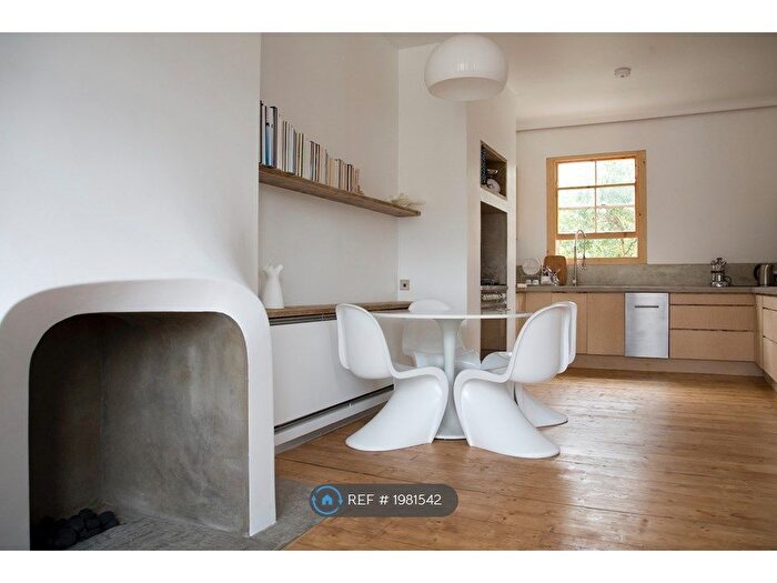 3 Bedroom Flat To Rent In Alconbury Road, London, E5