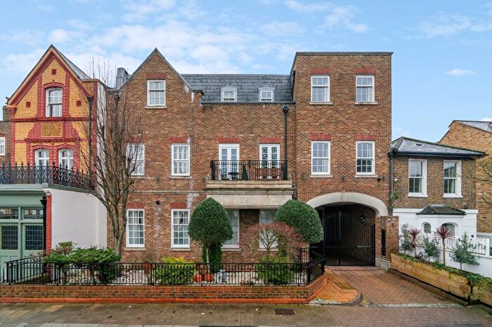 2 Bedroom Flat For Sale In Marsault Court, Kew Foot Road, TW9