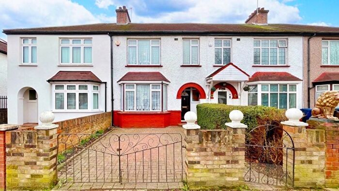 3 Bedroom Terraced House For Sale In Kings Avenue, Greenford, UB6