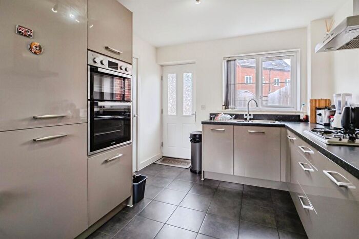 3 Bedroom End Of Terrace House For Sale In Gardenia Road, Leicester, LE5
