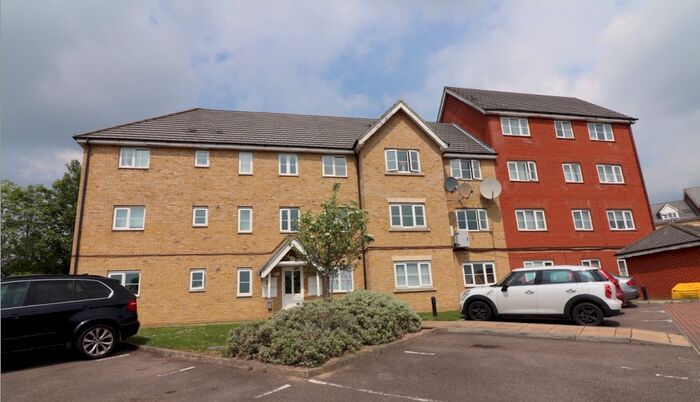 2 Bedroom Flat To Rent In Kendal, Purfleet, RM19