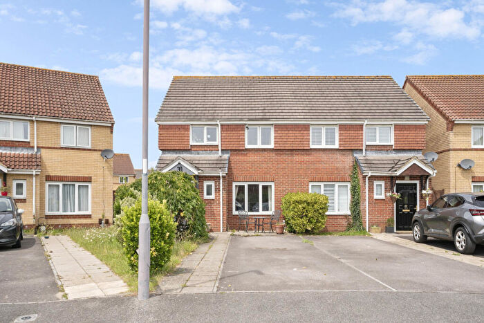 3 Bedroom Semi Detached House For Sale In Throop Close, Bournemouth, BH8