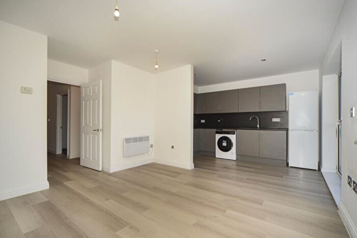 2 Bedroom Flat To Rent In Frances Street London, SE18