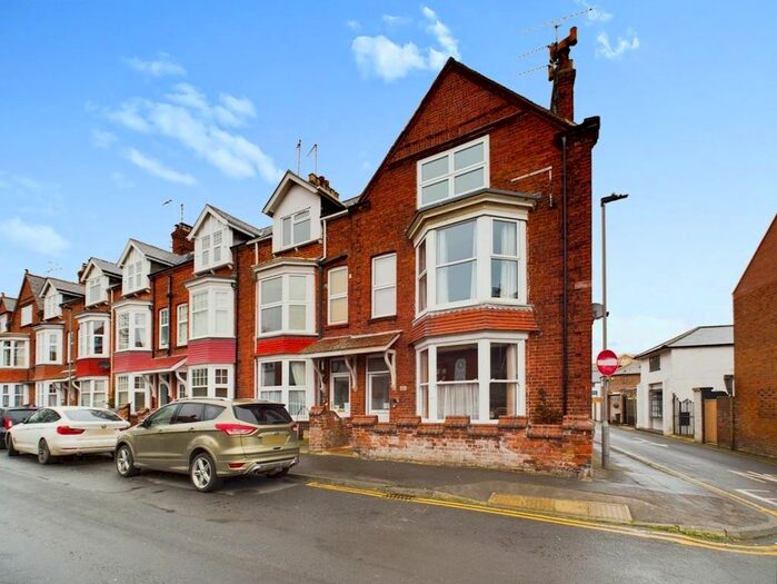 2 Bedroom Flat To Rent In Brooklands, Filey, YO14