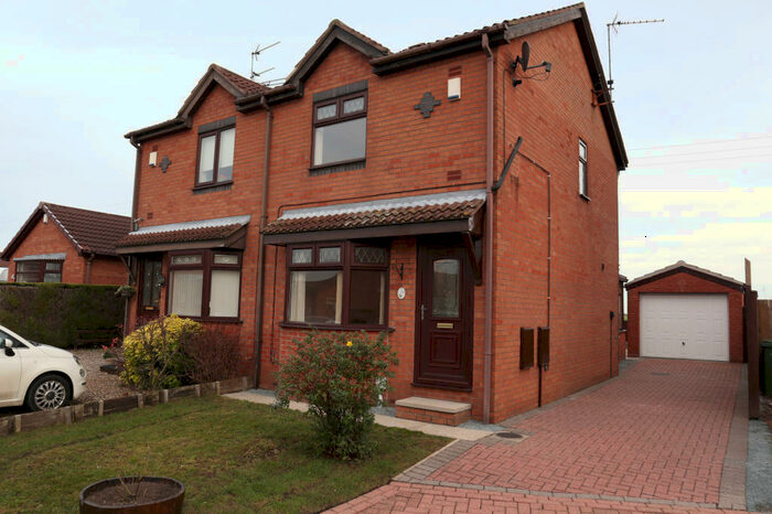 2 Bedroom Semi-Detached House To Rent In Ellis Close, Preston, HU12