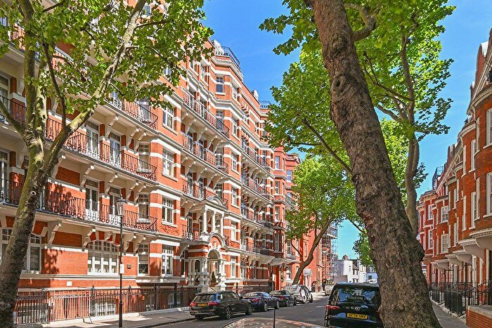 3 Bedroom Flat For Sale In Cadogan Court, Draycott Avenue, London, SW3
