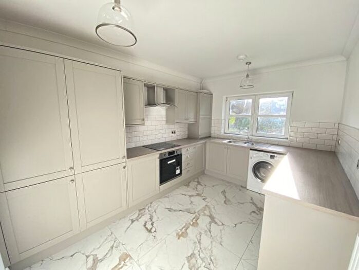 2 Bedroom Flat To Rent In Victoria Court, Langland, Swansea, SA3