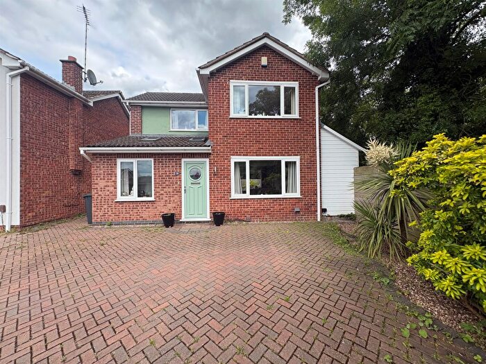 3 Bedroom Detached House For Sale In Park Rise, Leicester, LE3