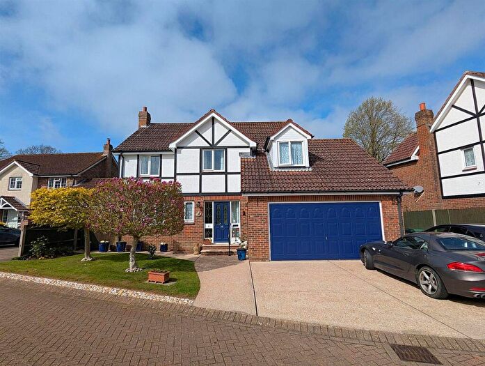 4 Bedroom House For Sale In Elmbank Gardens, Sandown, PO36