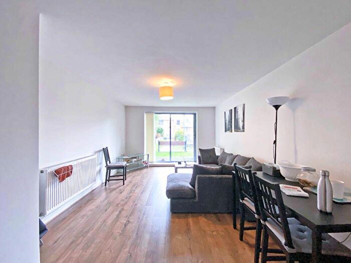 2 Bedroom Flat To Rent In Coombe Way, Farnborough, Hampshire, GU14