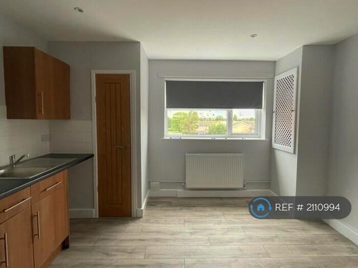 2 Bedroom Flat To Rent In Elizabeth Road, Stamford, PE9