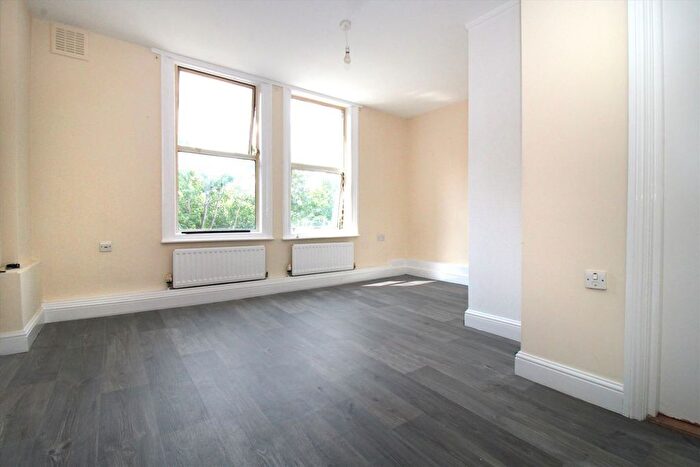 Studio To Rent In Perryn Road, Acton, W3