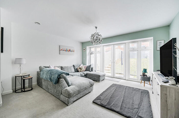 3 Bedroom Semi-Detached House For Sale In Oak Avenue, Wokingham, Berkshire, RG40