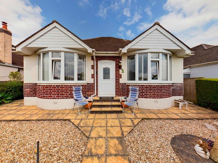 Houses for sale & to rent in TQ12 4BE, Queensway, Buckland And Milber