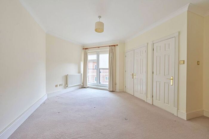 2 Bedroom Flat To Rent In The Downs, Wimbledon Village, London, SW20