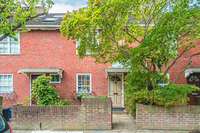 3 Bedroom Terraced House To Rent In Temple Road, Kew, TW9