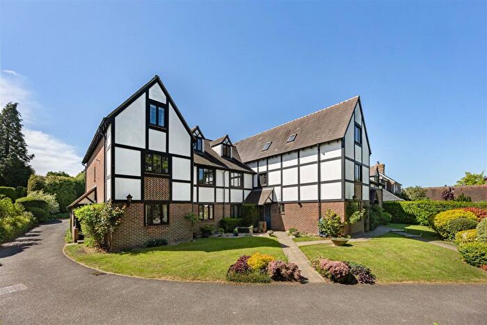 3 Bedroom Duplex For Sale In Peppard Road, Sonning Common, Reading, RG4