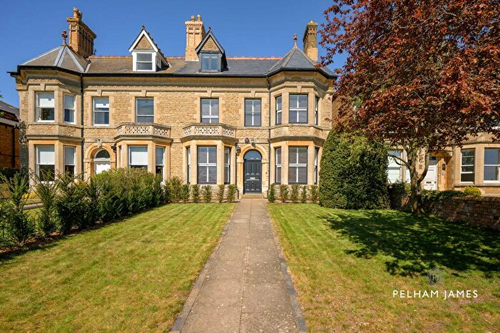 6 Bedroom Semi-Detached House For Sale In Tinwell Road, Stamford, PE9