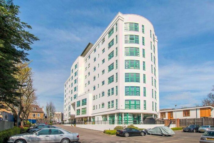 2 Bedroom Flat To Rent In Aitman Drive, Kew Bridge Road, Brentford, TW8