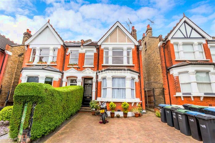 3 Bedroom Apartment To Rent In Old Park Road, London, N13