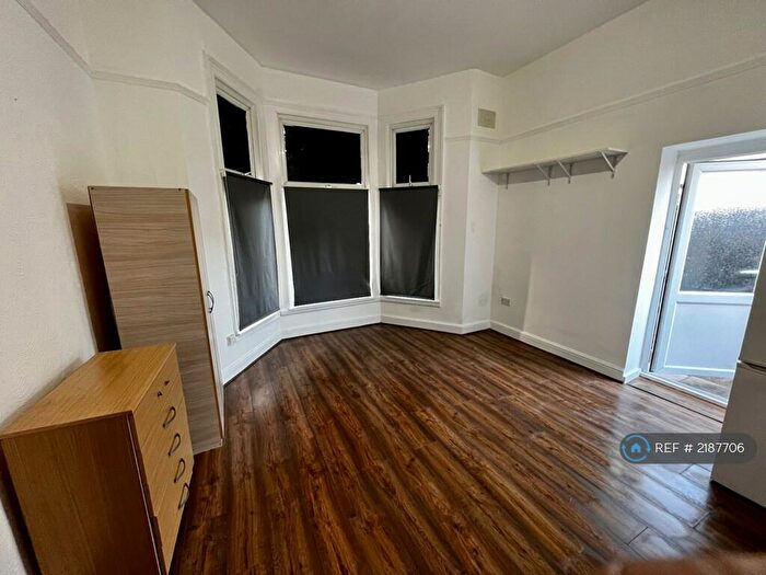 Studio To Rent In Studio Garden, Ilford, IG1