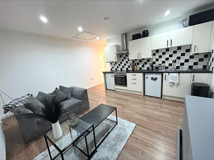 2 Bedroom Flat To Rent In Newbury, Berkshire, RG14