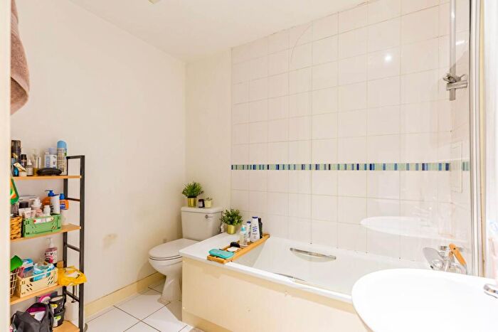 1 Bedroom Flat To Rent In Taylor Place, , Bow, London, E3