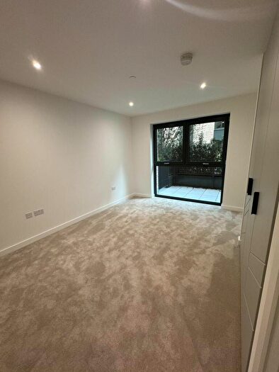 2 Bedroom Apartment To Rent In Darter House, Anax Street, N4