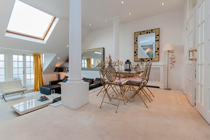 3 Bedroom Flat To Rent In Thurlow Road, Hampstead, NW3