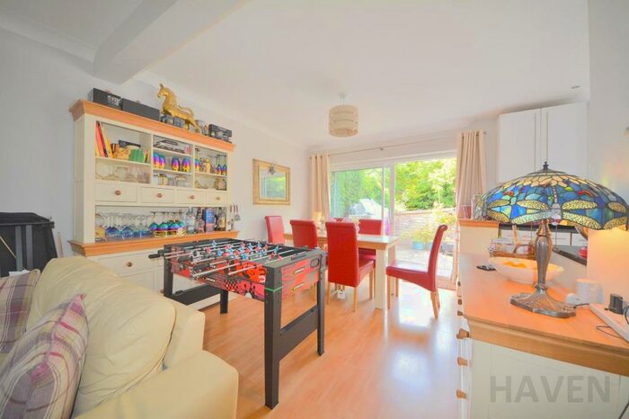 4 Bedroom House To Rent In Park Road, High Barnet, EN5