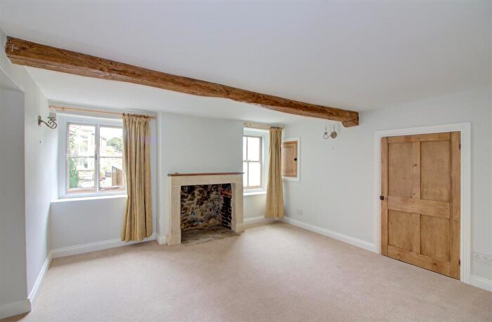 4 Bedroom Cottage For Sale In Silver Street, Malmesbury, SN16