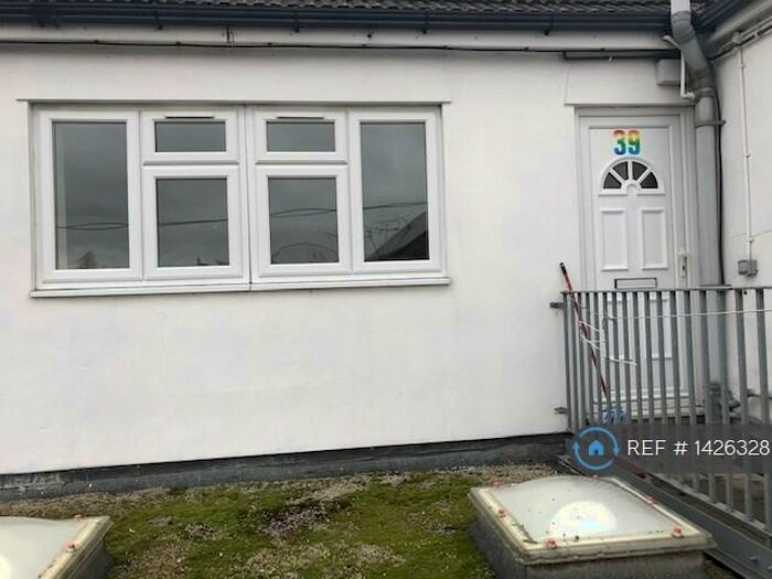 1 Bedroom Flat To Rent In Lampits Hill, Corringham, SS17