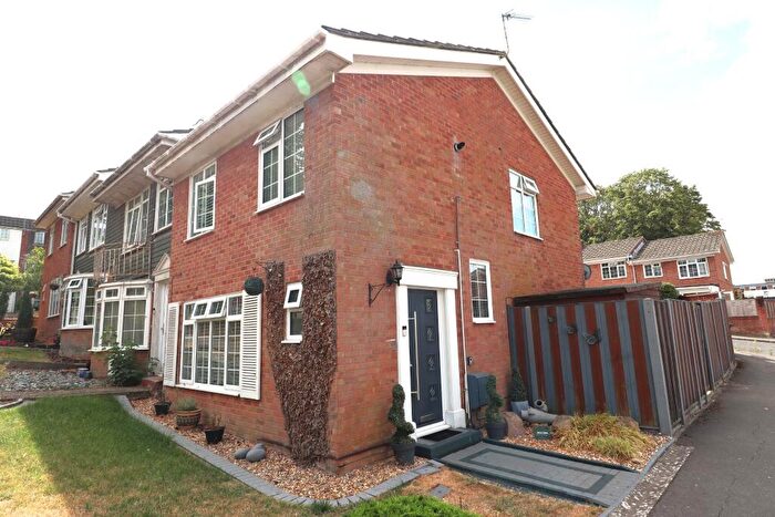 3 Bedroom End Of Terrace House For Sale In Freshfield Gardens, Waterlooville, PO7